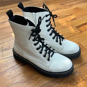 Great condition white boots